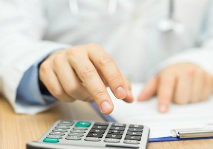 نحوه محاسبه مالیات بر درآمد پزشکان چگونه است؟